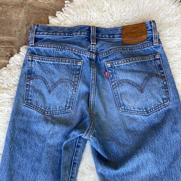 COPY - Levi’s Wedgie Straight Cropped Button Fly Distressed Raw Hem Jeans Women… - Picture 3 of 16